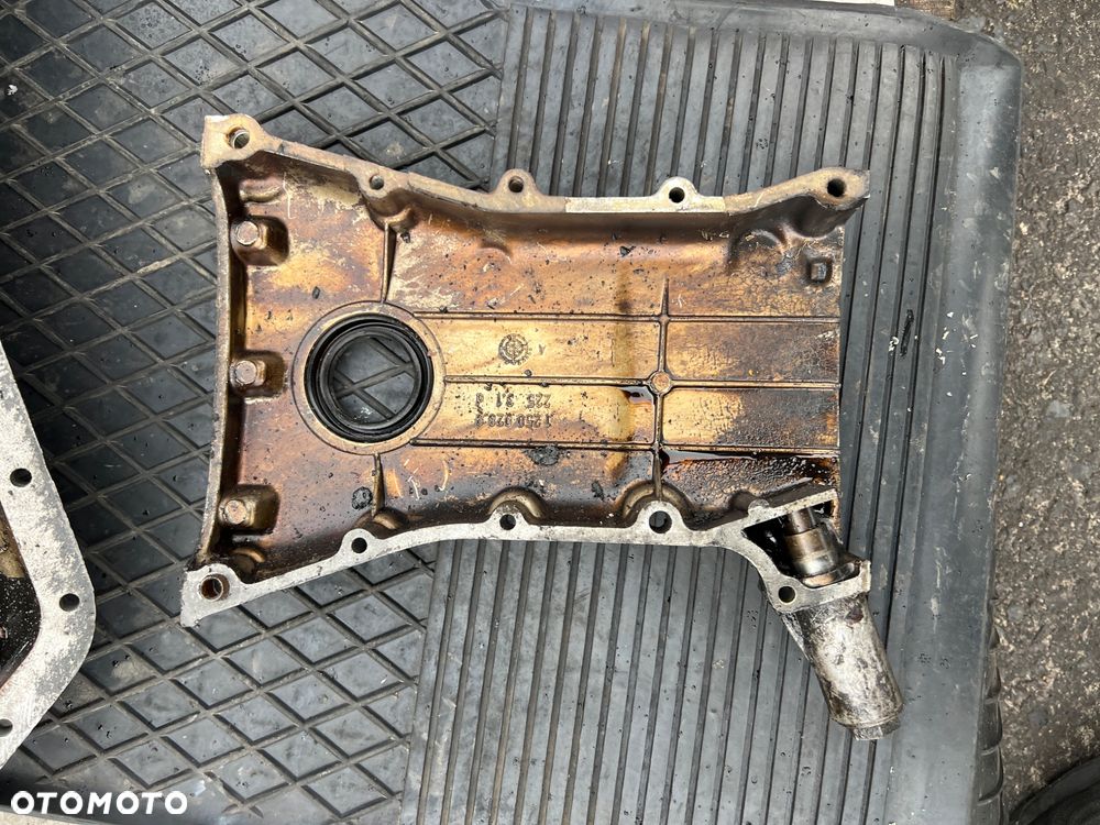 Pokrywa osłona rozrządu dekiel M30 1250028