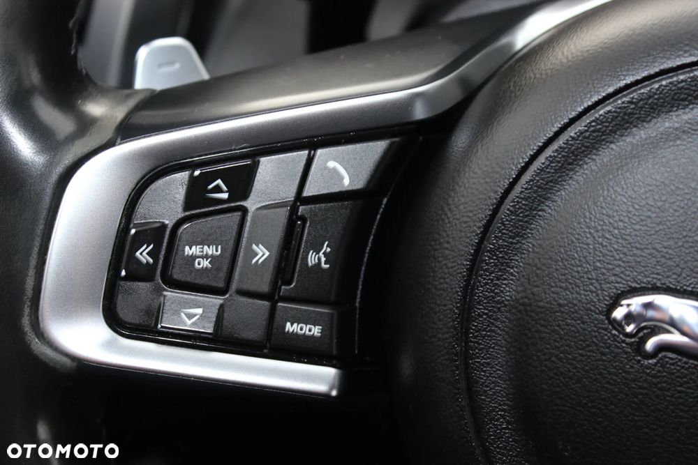 Jaguar XF 25d R-Sport - 28