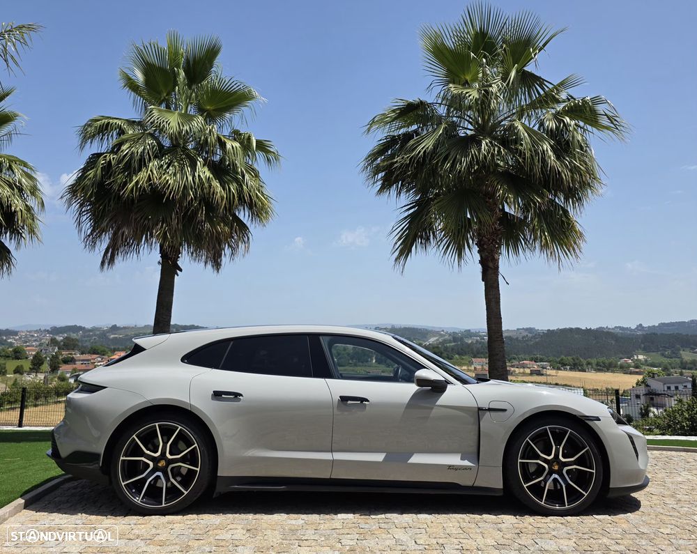 Porsche Taycan Sport Turismo - 16