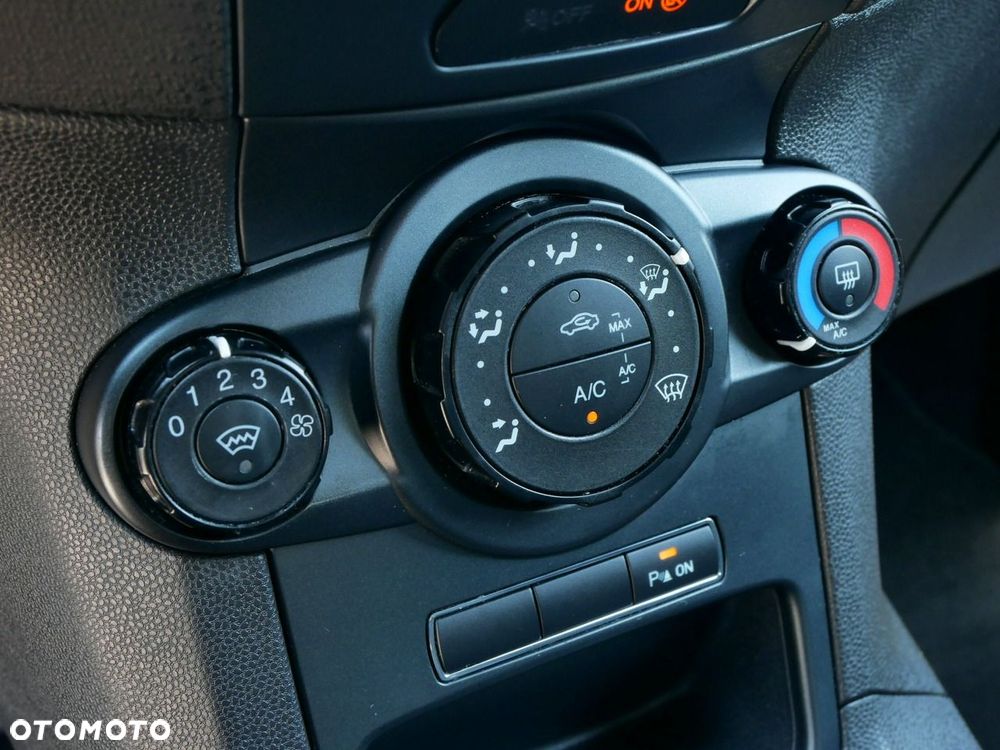 Ford Fiesta 1.0 Celebration - 19