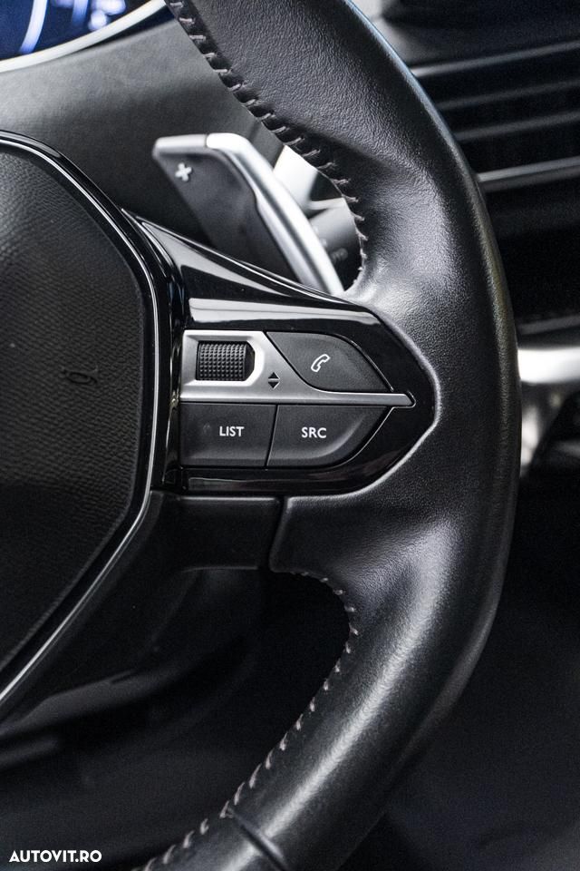 Peugeot 3008 1.2 PureTech Turbo S&S EAT8 Allure - 24