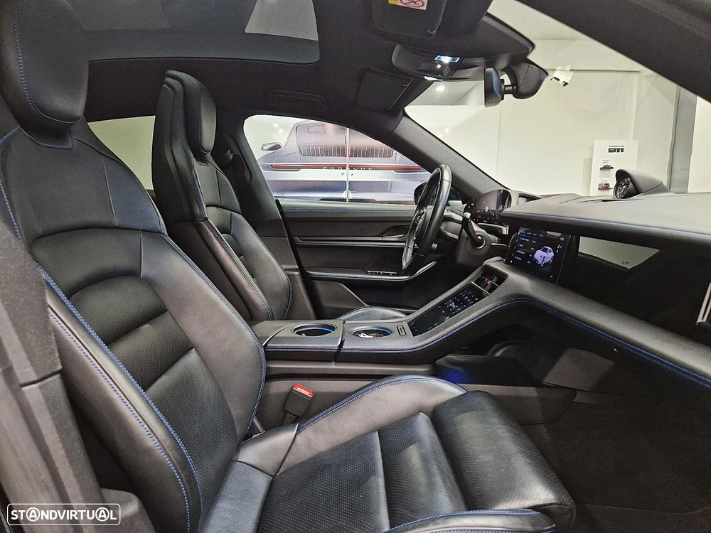 Porsche Taycan 4S - 22