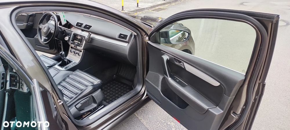 Volkswagen Passat Variant 2.0 TDI BlueMotion Technology Highline - 11