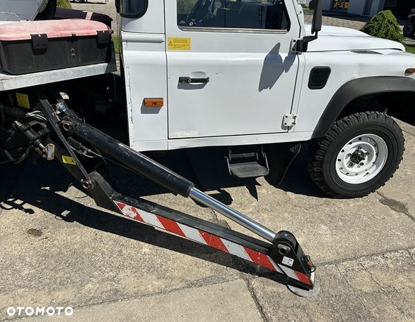 Land Rover Defender - 29