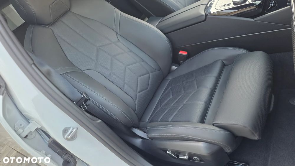 BMW Seria 5 520i mHEV M Sport - 34