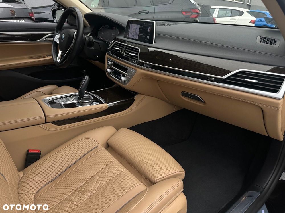 BMW Seria 7 740d xDrive - 11