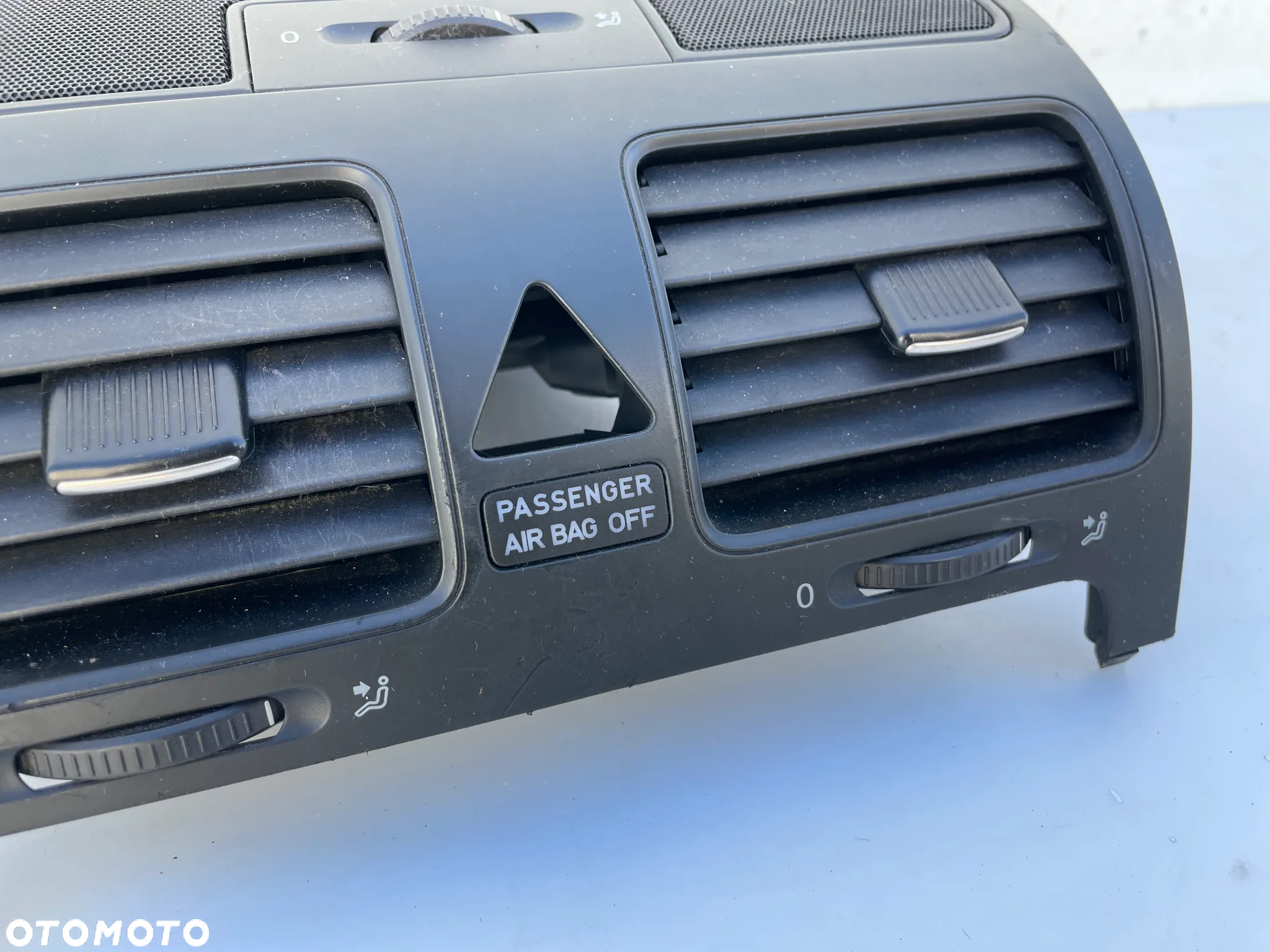 Panel kratki nawiewu środkowy vw Golf V - 3