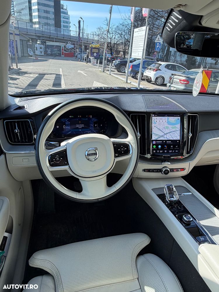 Volvo XC 60 B4 MHEV AT AWD Ultimate Dark - 15