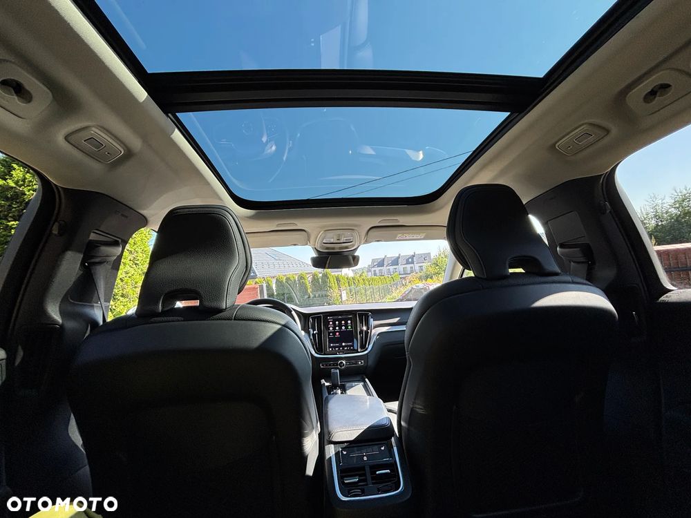 Volvo V60 Cross Country B4 D AWD Ultimate - 25