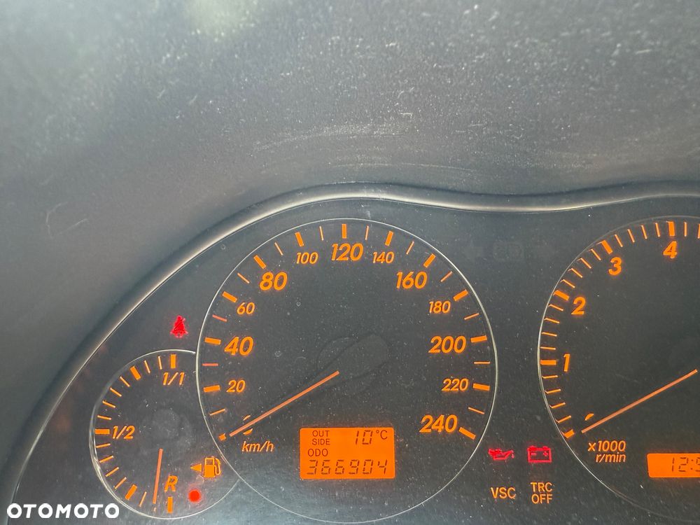 Toyota Avensis - 17