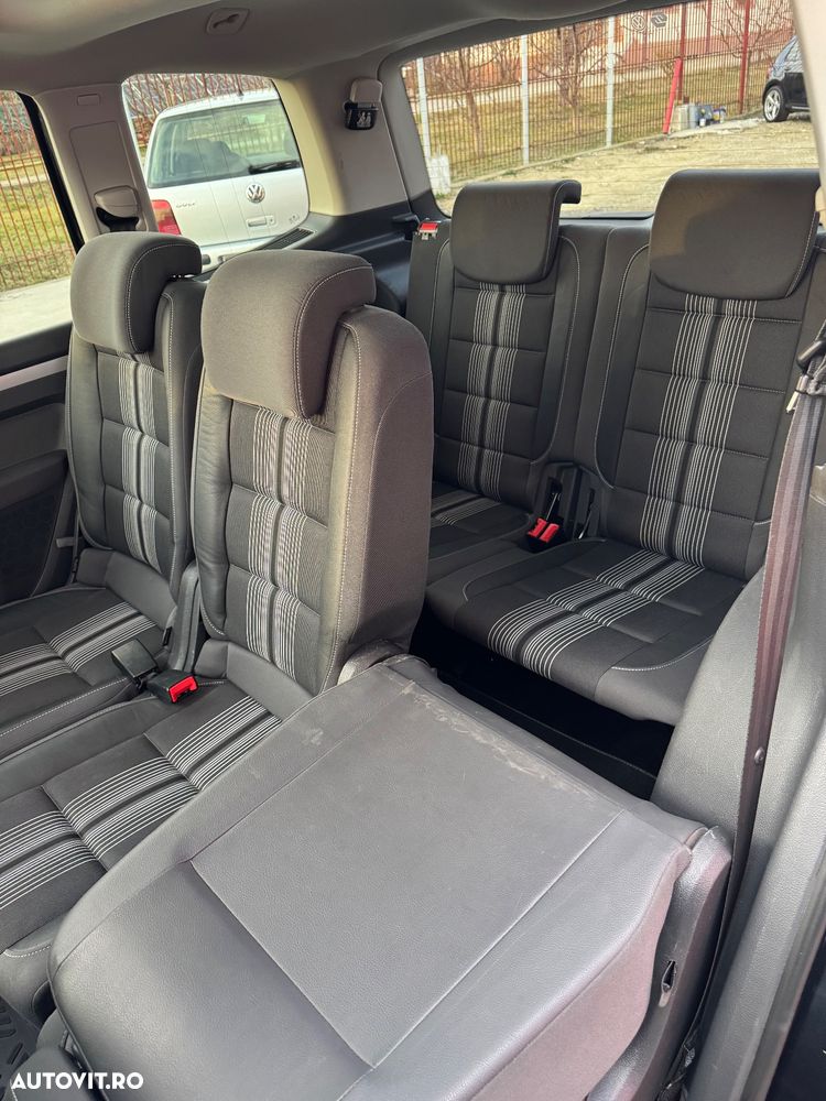 Volkswagen Touran 2.0 TDI DPF BlueMotion Technology DSG MATCH - 9