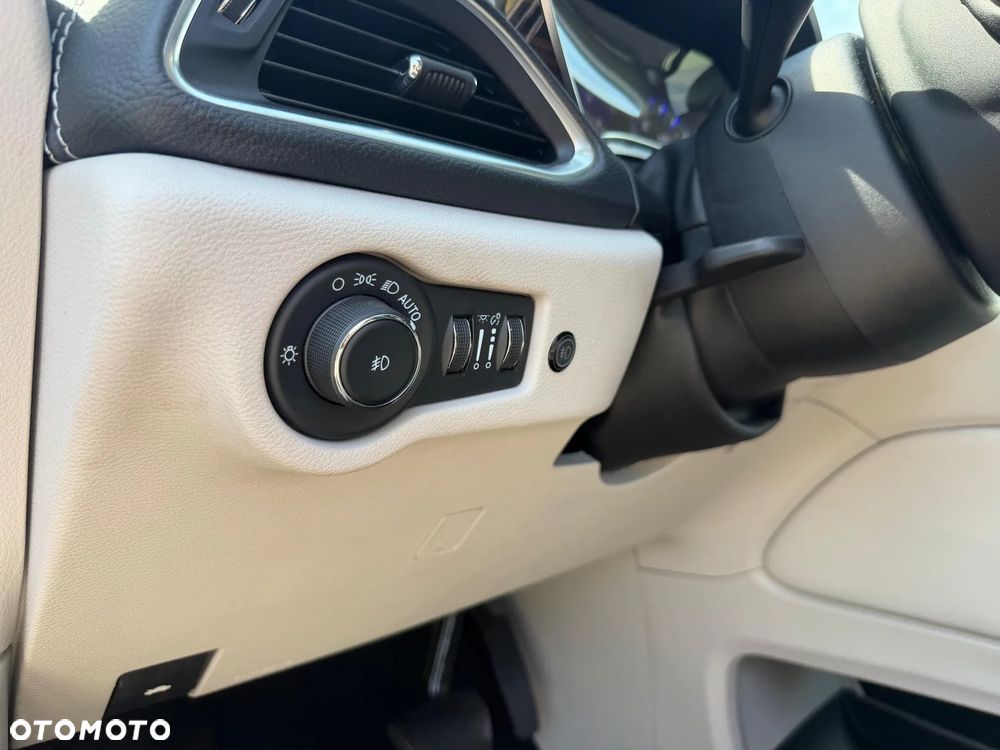 Chrysler Pacifica - 31