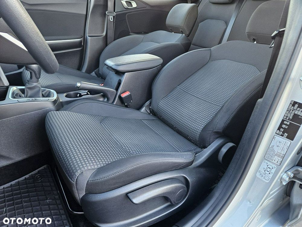 Kia Ceed - 13