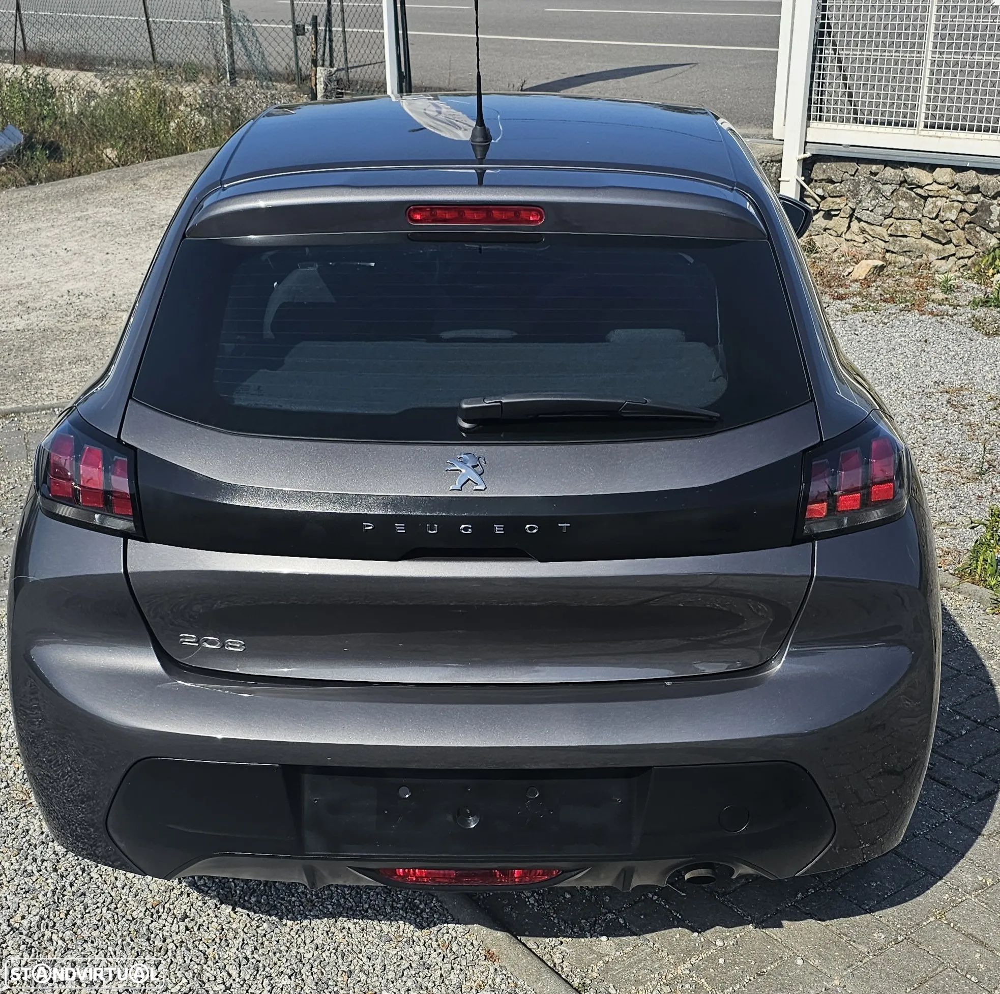 Peugeot 208 1.2 PureTech Like - 1