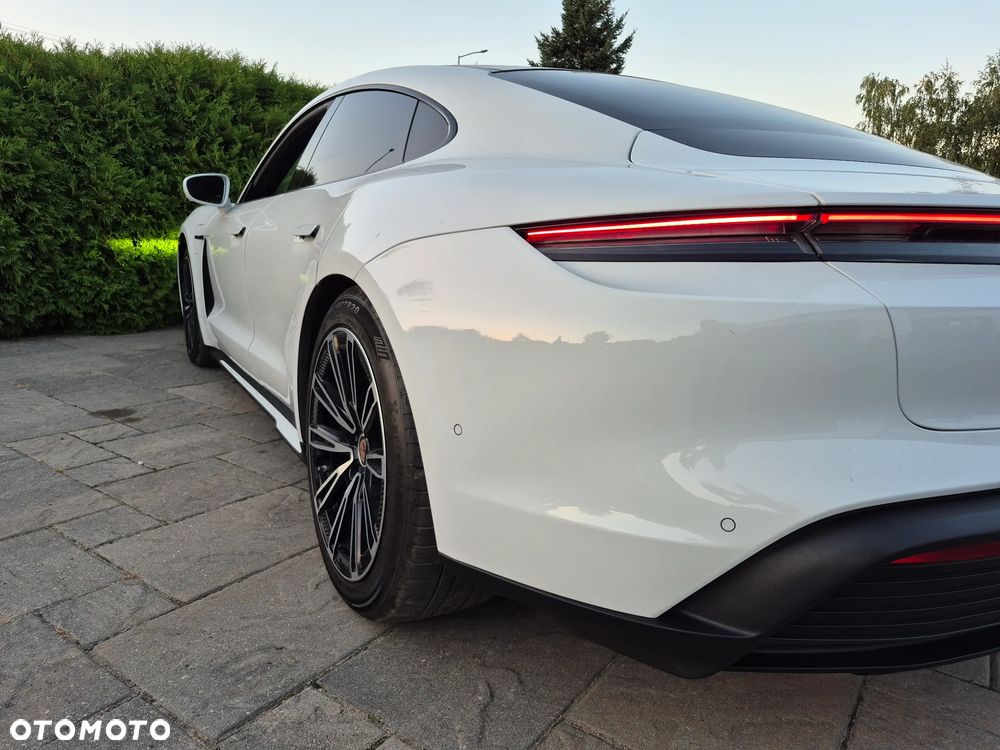 Porsche Taycan - 6