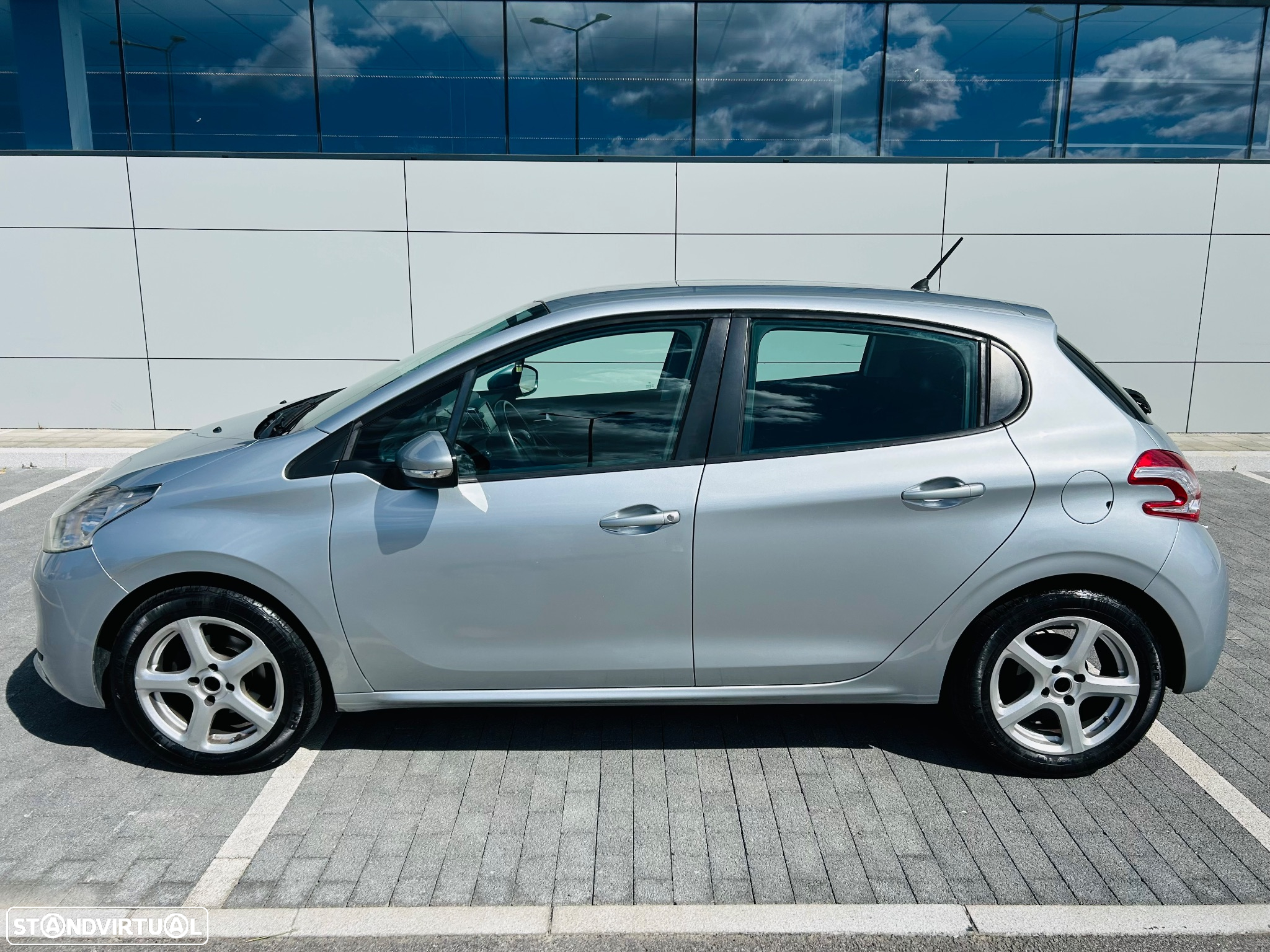 Peugeot 208 1.4 HDi Active - 12
