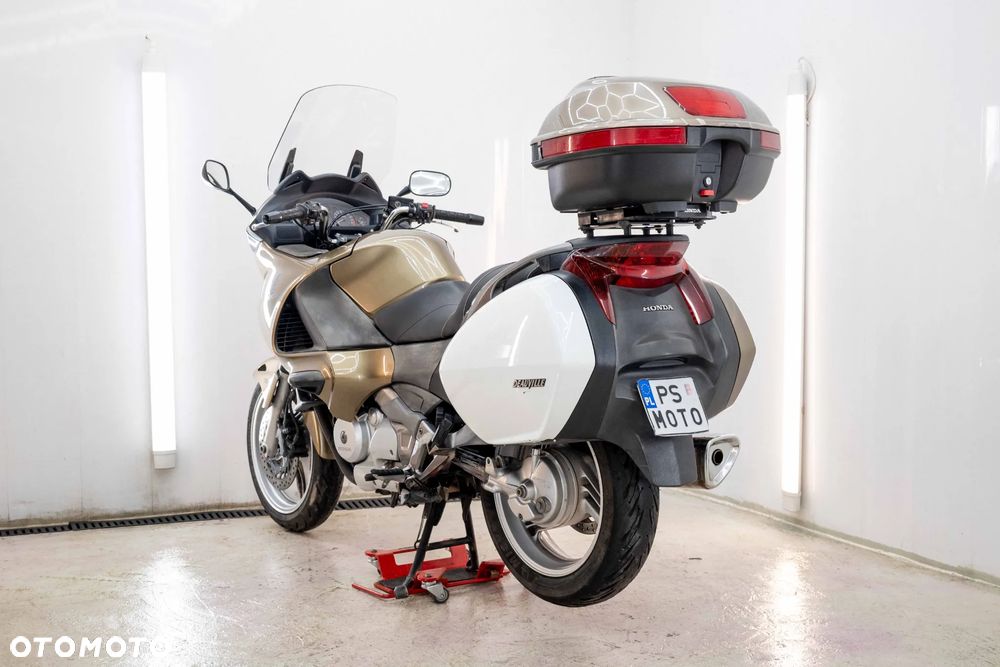 Honda NT - 8