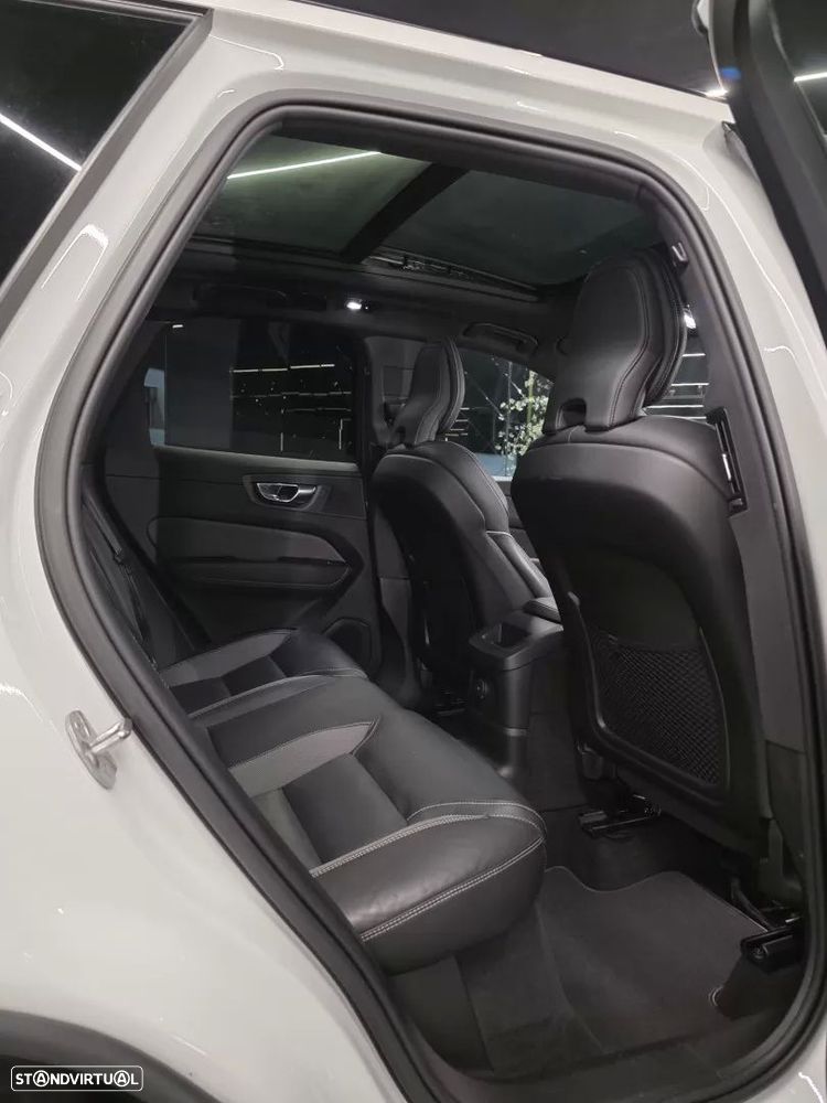 Volvo XC 60 2.0 T6 PHEV R-Design AWD - 24