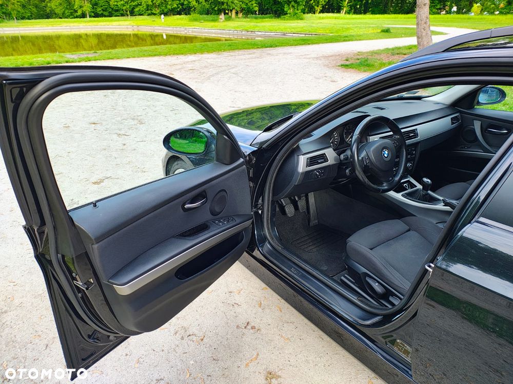 BMW Seria 3 318i - 16