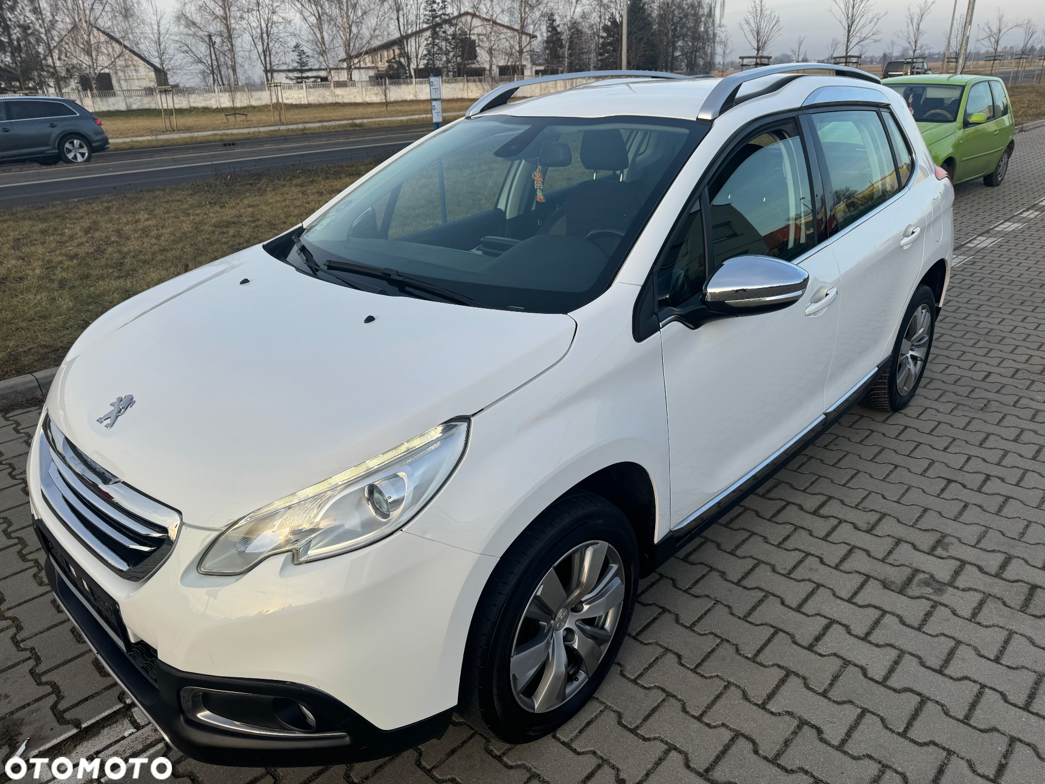 Peugeot 2008 PureTech 110 Stop&Start EAT6 Allure - 4