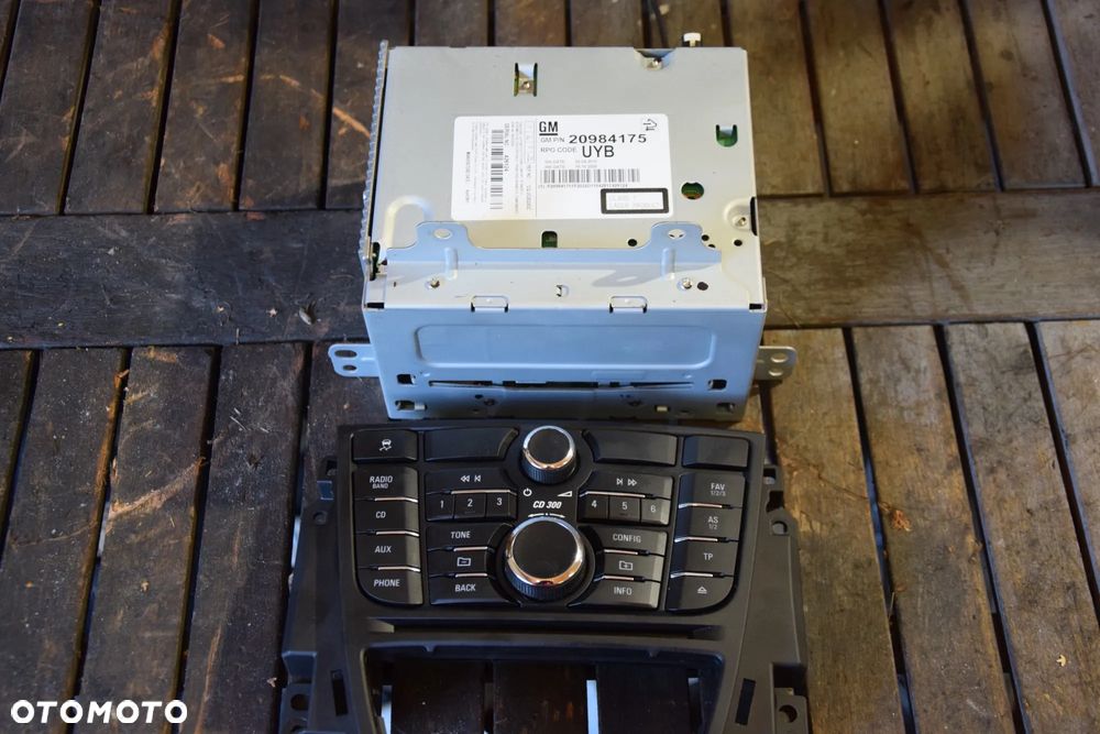 Opel Astra J Radio oryginał CD300 ładny panel 13346049 - 1