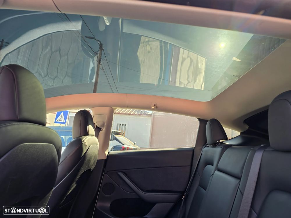 Tesla Model Y Long Range Dual Motor AWD - 27