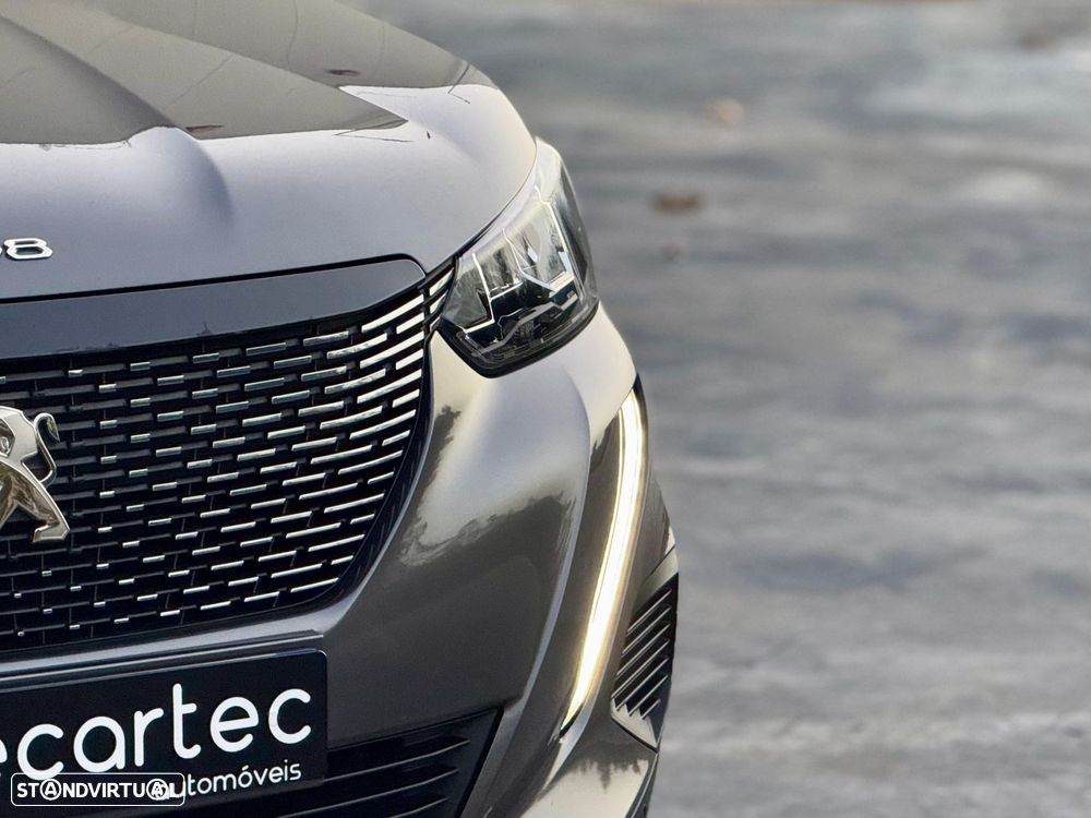 Peugeot 2008 1.2 PureTech Allure EAT8 - 17