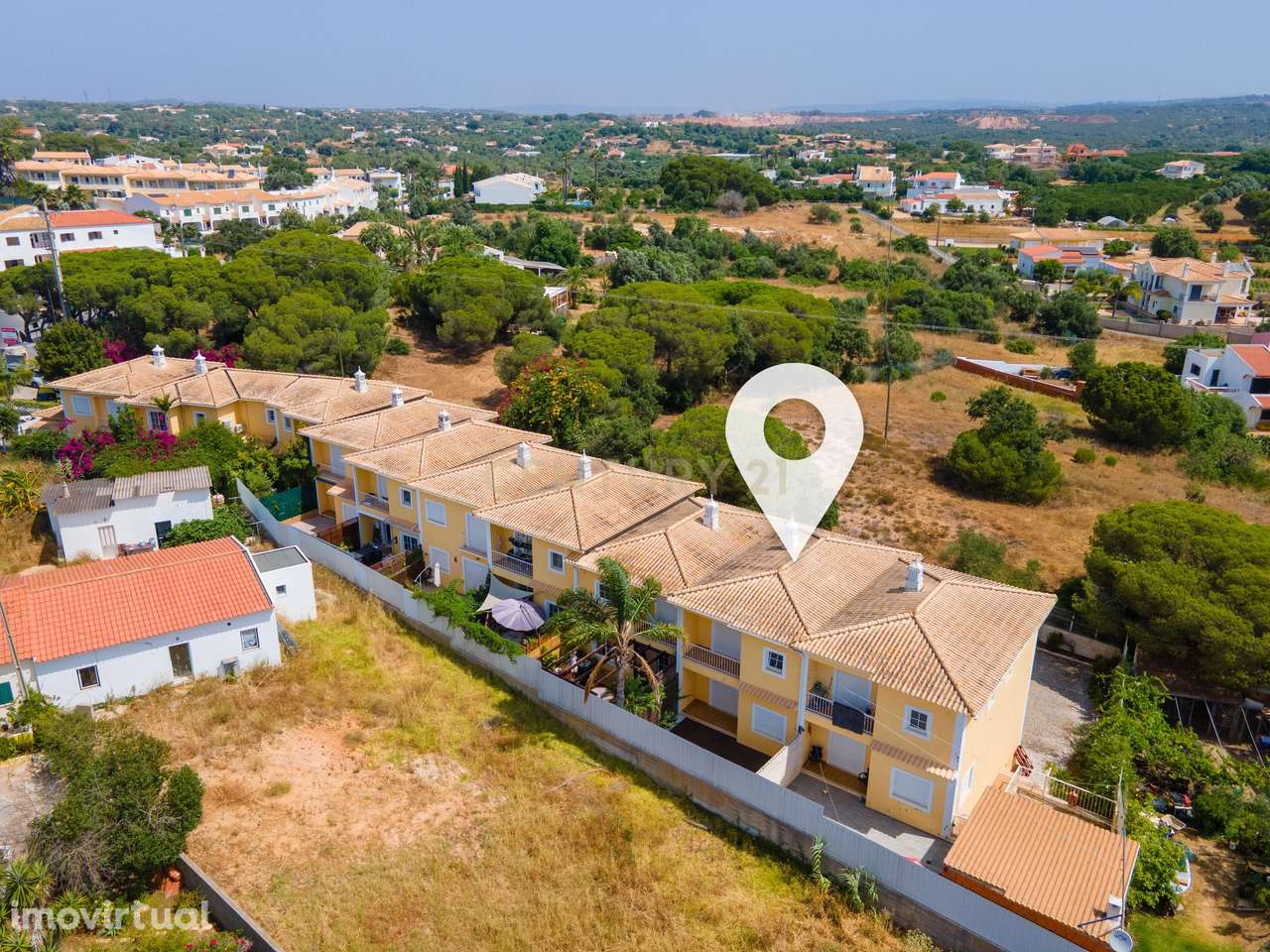 Moradia T2+1 geminada | Piscina - Garagem 51m2  | Mosqueira-Albufeira - Grande imagem: 2/32