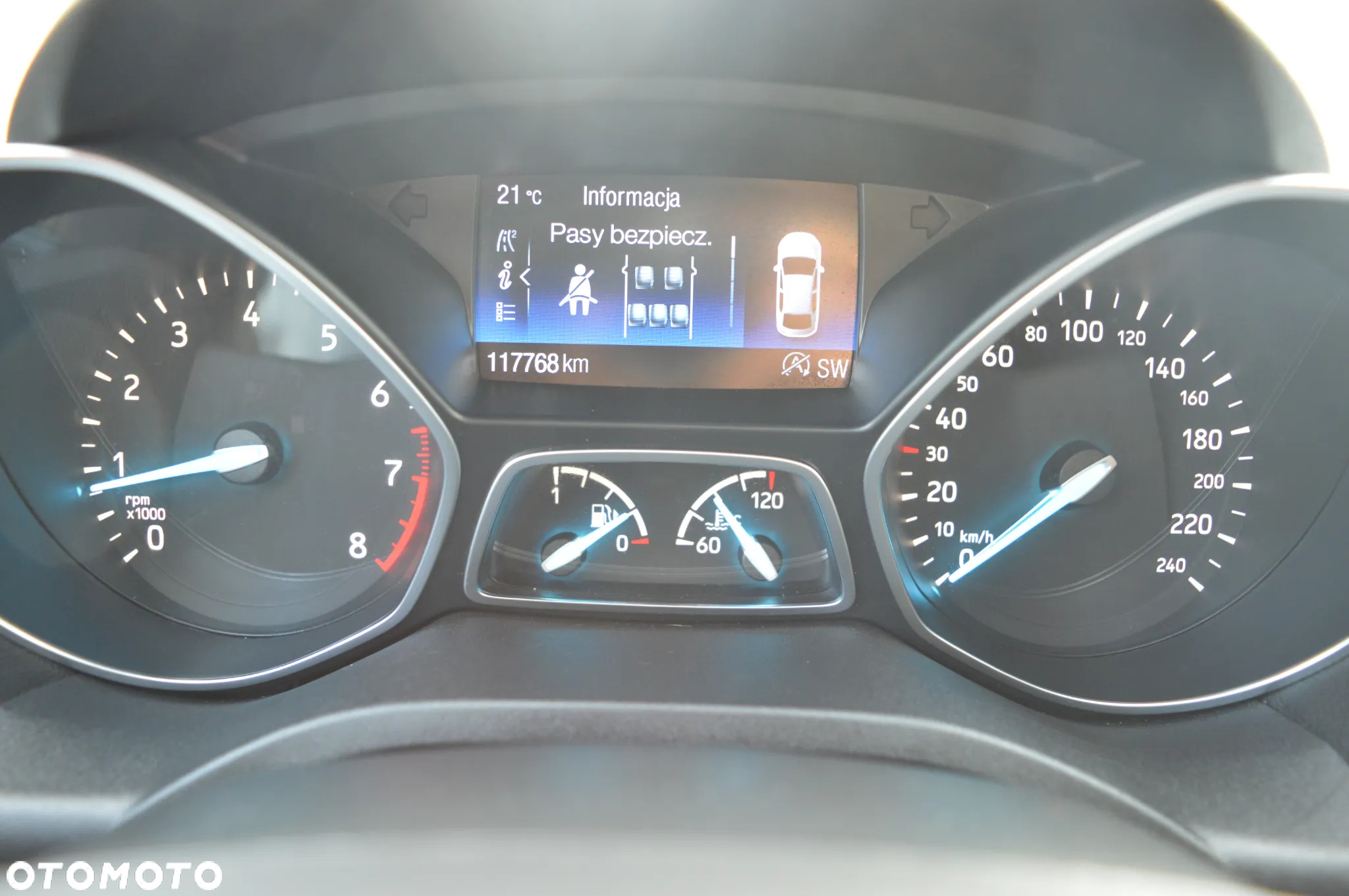 Ford Kuga 1.5 EcoBoost 2x4 Titanium - 24