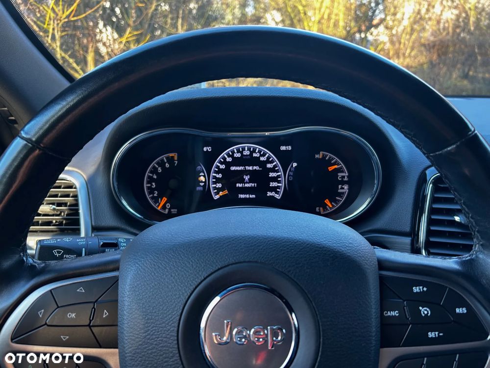 Jeep Grand Cherokee - 17