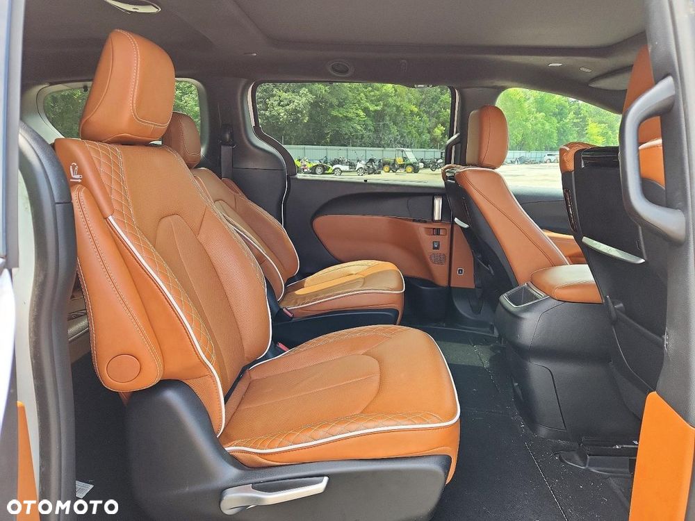 Chrysler Pacifica - 10