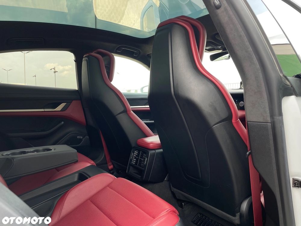 Porsche Taycan 4S Performance Plus - 25