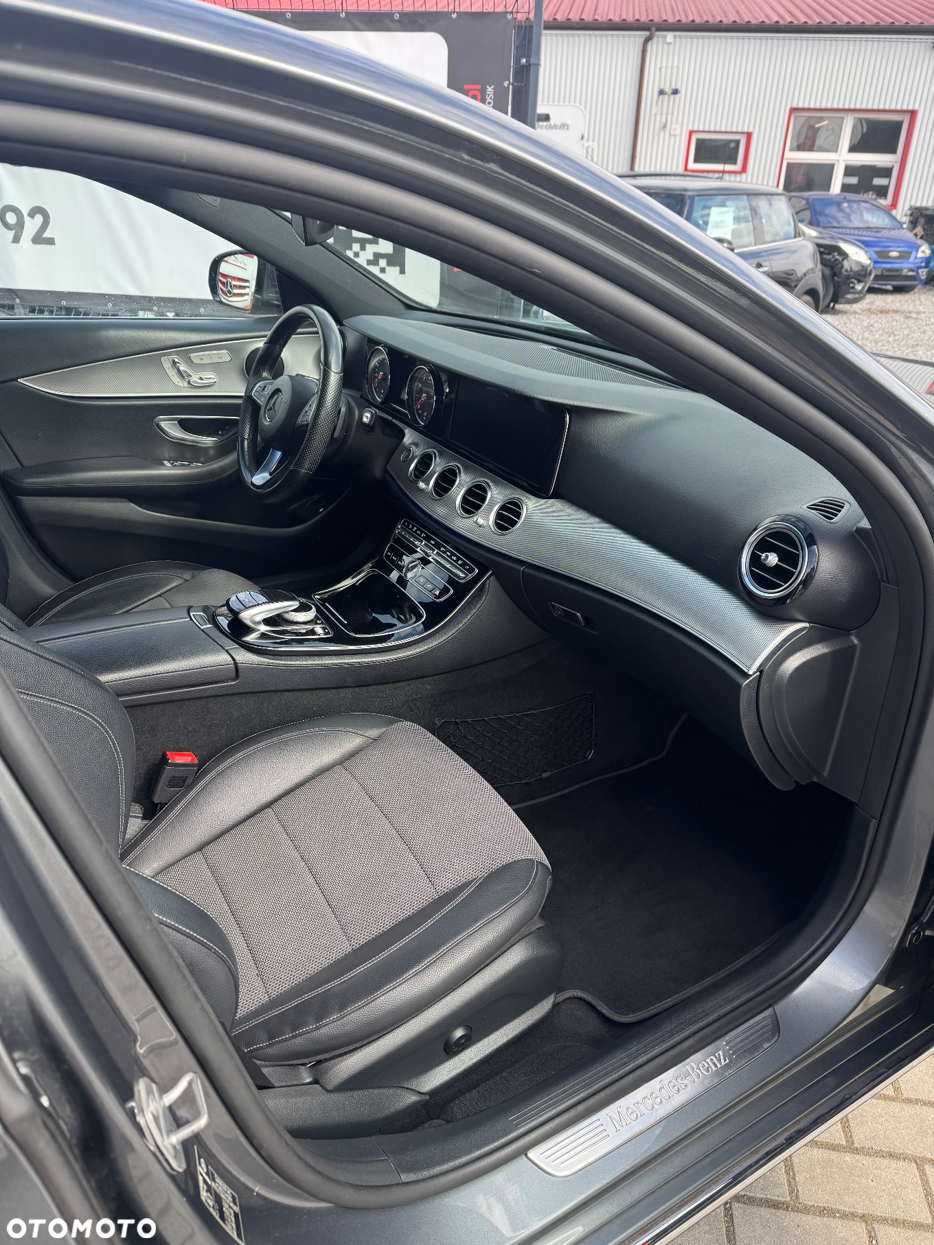 Mercedes-Benz Klasa E 200 4Matic 9G-TRONIC Avantgarde - 6