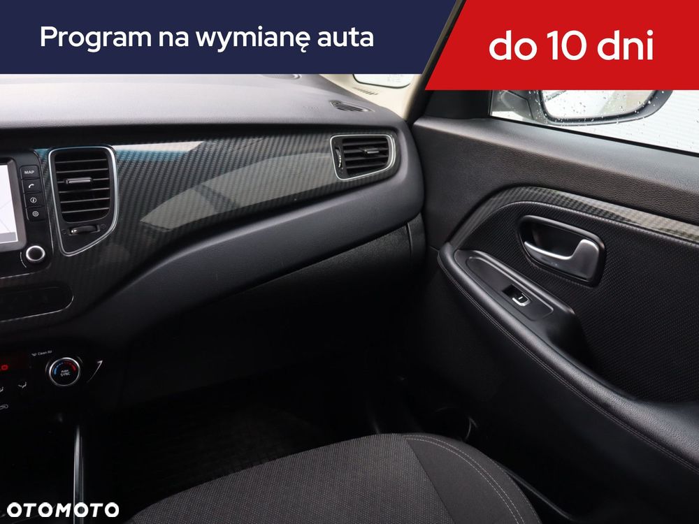 Kia Carens - 10
