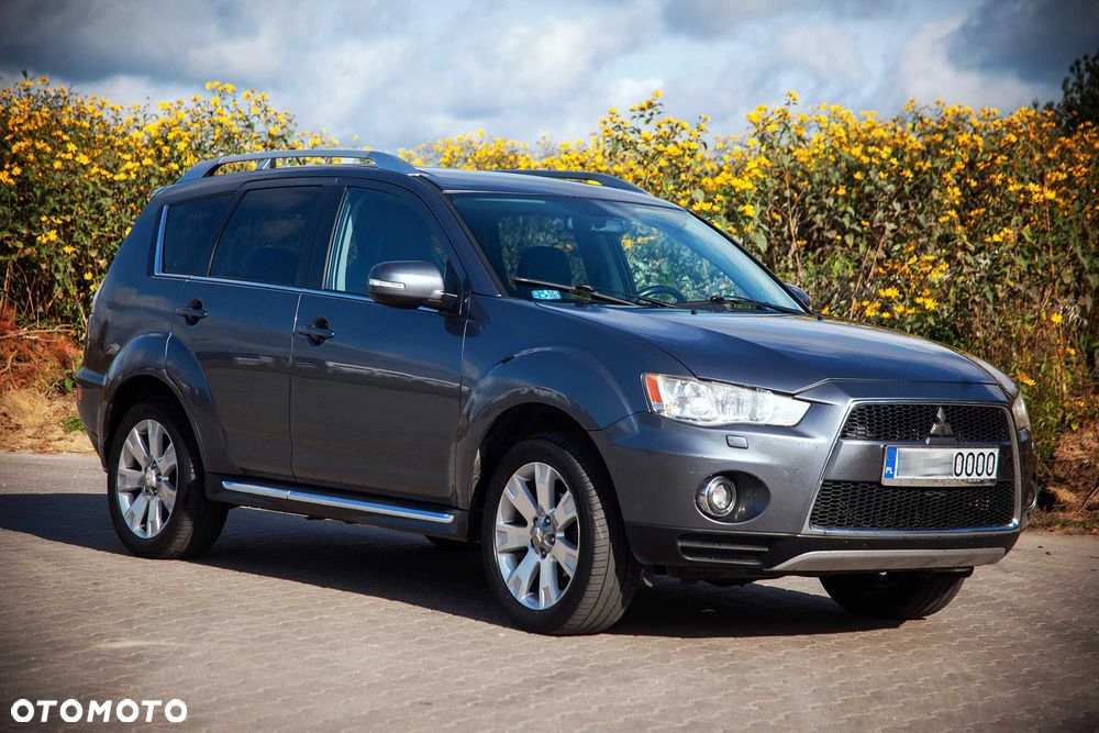 Mitsubishi Outlander - 2