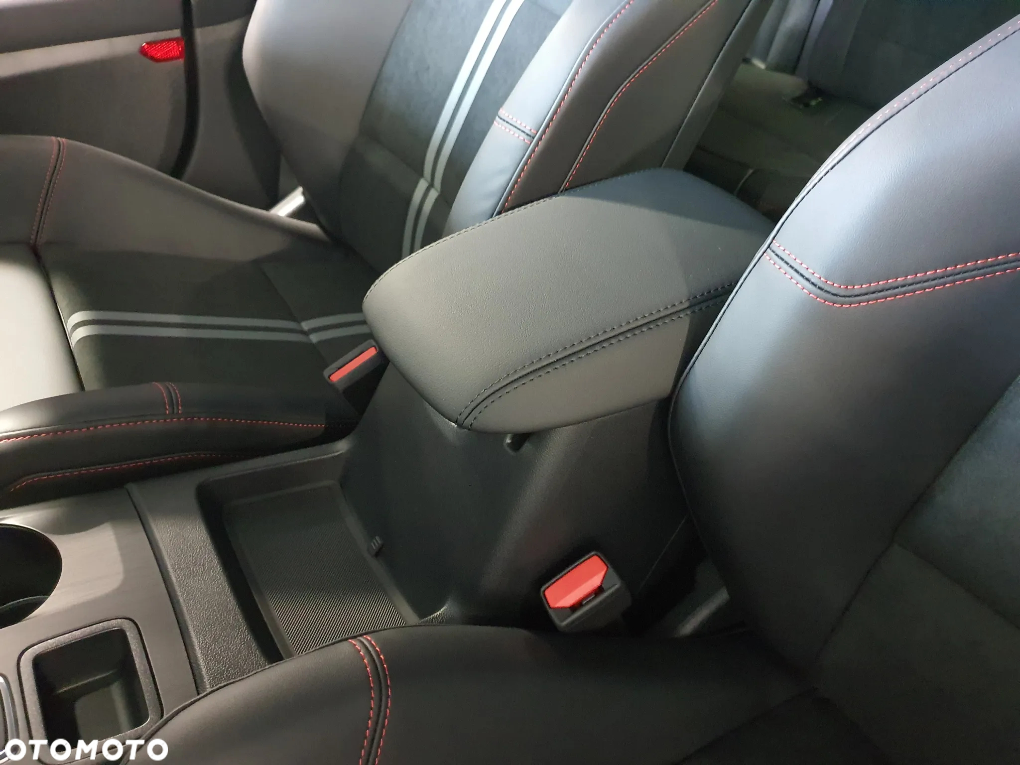 Ford Focus 2.3 EcoBoost ST X - 25