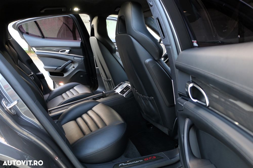 Porsche Panamera 4.8 PDK GTS - 14