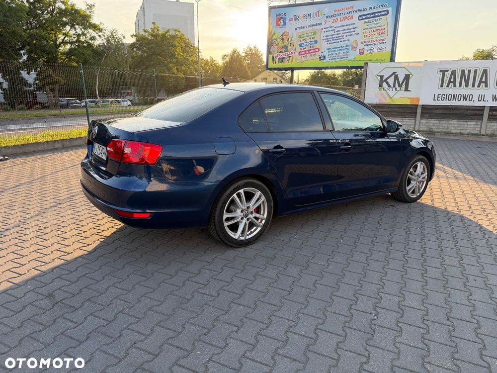 Volkswagen Jetta 1.6 TDI Trendline - 4
