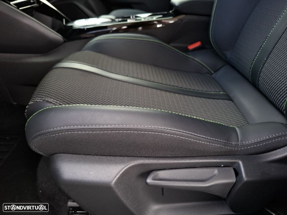 Peugeot 2008 1.2 Hybrid GT e-DCS6 - 27