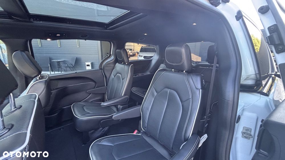 Chrysler Pacifica - 15