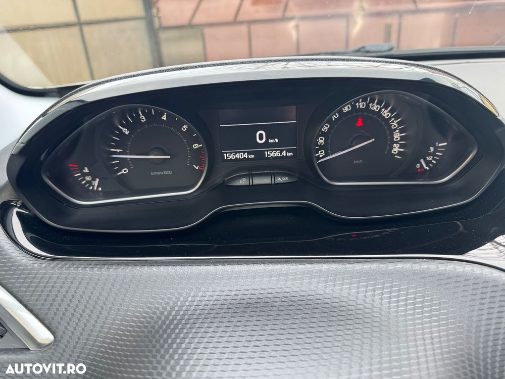 Peugeot 208 PureTech 82 Start & Stop Allure - 4