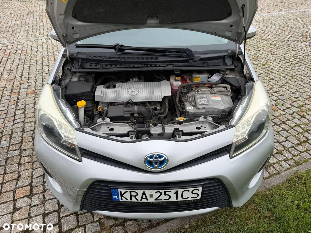 Toyota Yaris Hybrid 100 Premium - 40
