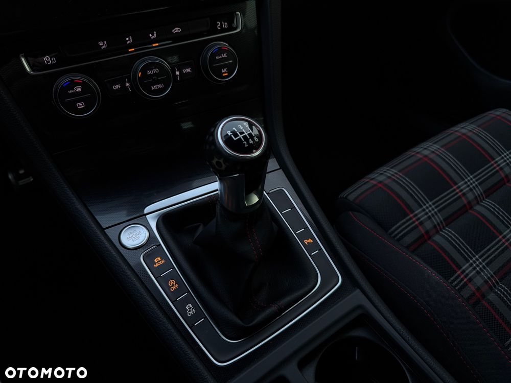 Volkswagen Golf VII 2.0 TSI BMT GTI - 16
