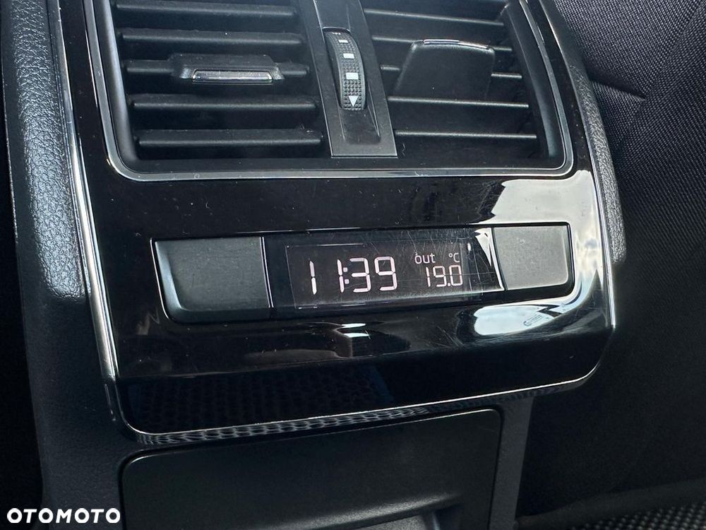 Skoda Superb 2.0 TDI SCR Ambition - 17