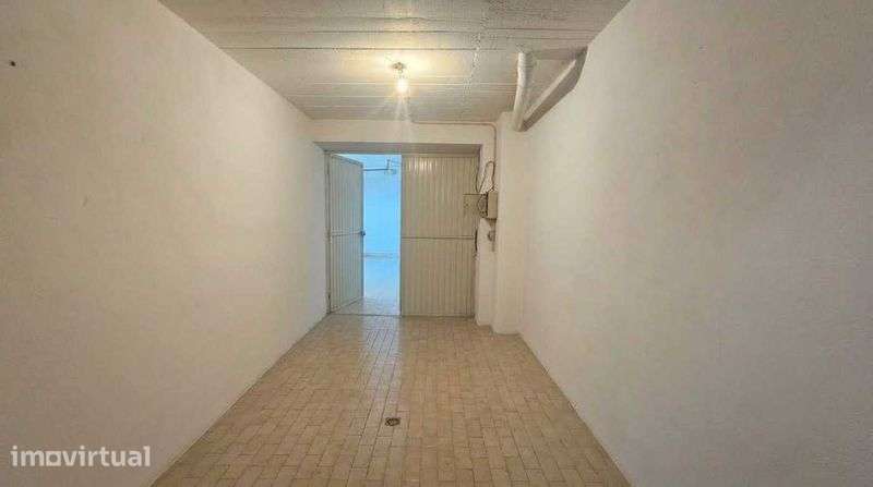 Arrenda-se Garagem Interior (15m²)