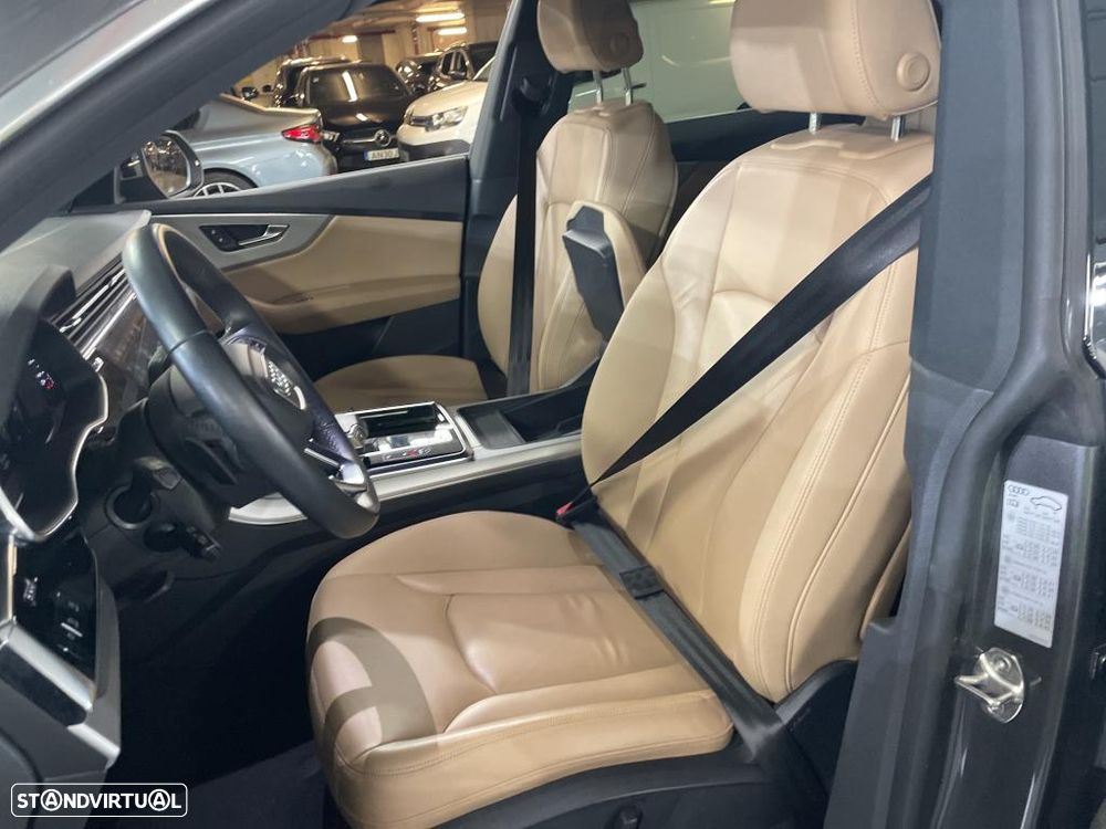 Audi Q8 55 TFSIe quattro Tiptronic - 6