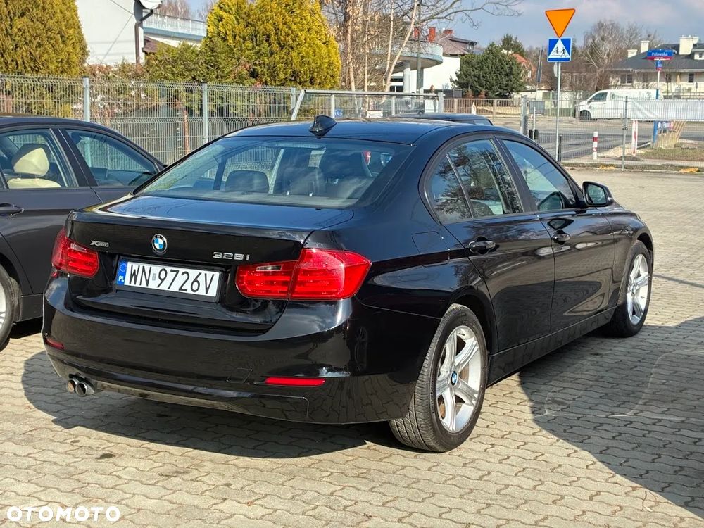 BMW Seria 3 328i xDrive - 17