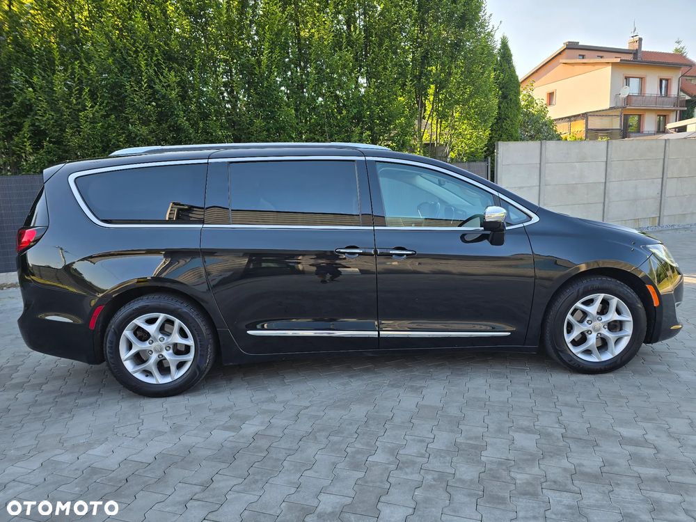 Chrysler Pacifica - 5