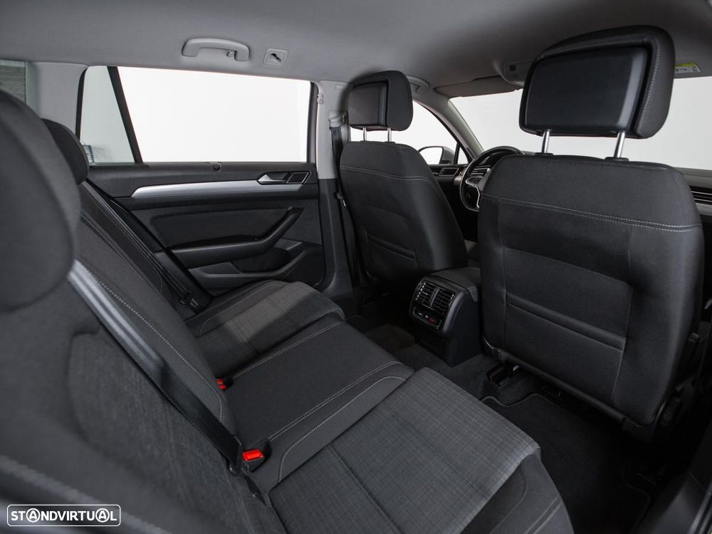 VW Passat Variant 2.0 TDi Business DSG - 11