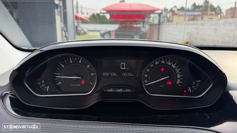 Peugeot 208 1.2 PureTech Style - 25